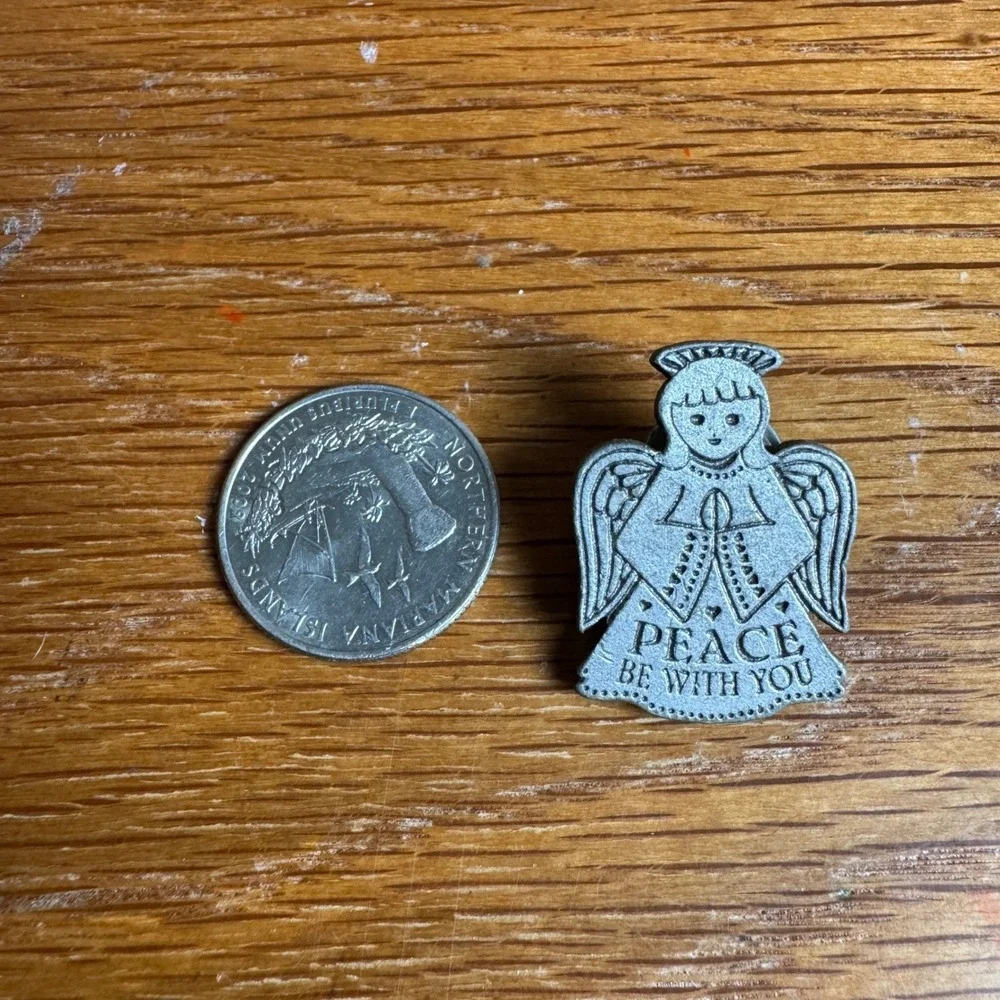 Vintage Camco Angel Pin Peace Be With You Pewter Tone Religious‎ Charm